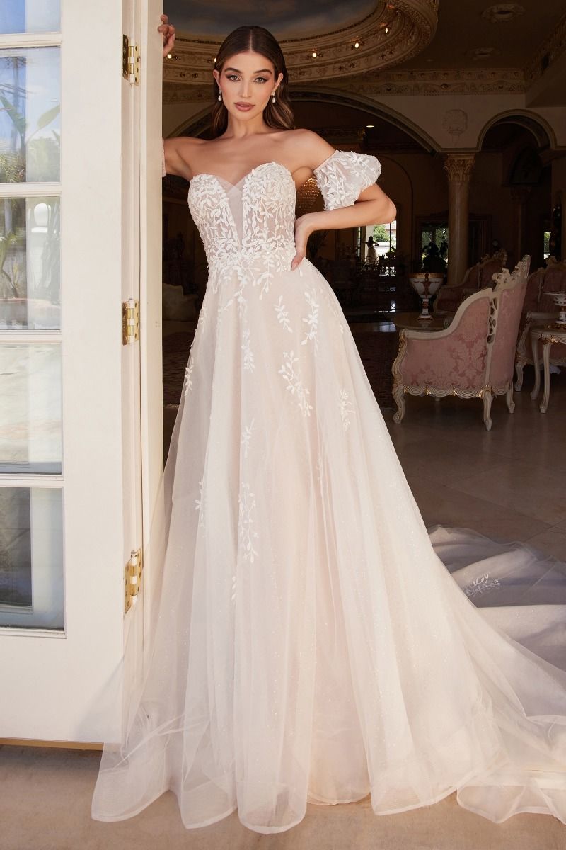 Romantic A-Line Bridal Gown wit Detachable Puff Sleeves.-5